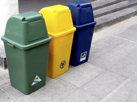 Professional team of Skip Hire Surbiton handling skips